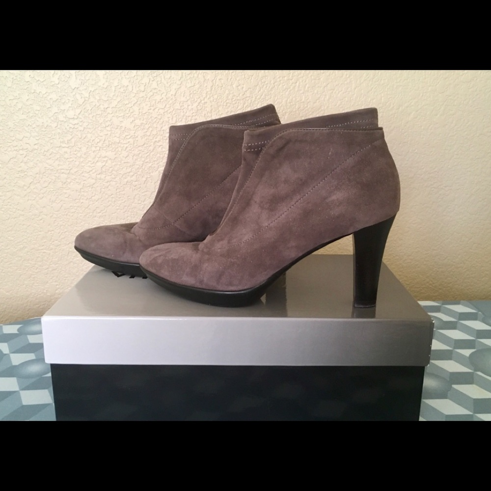 Aquatalia taupe purplish booties 6.5 made in Italy